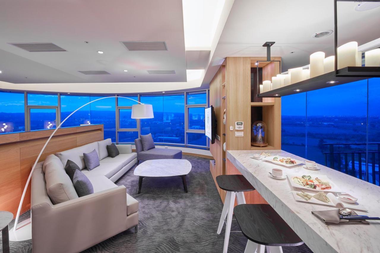 Grand Bay Resort Hotel Хенгчун Экстерьер фото The Sky Bar