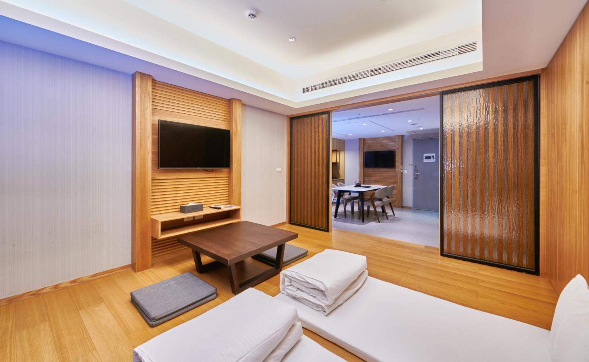 Grand Bay Resort Hotel Хенгчун Экстерьер фото A suite at the hotel