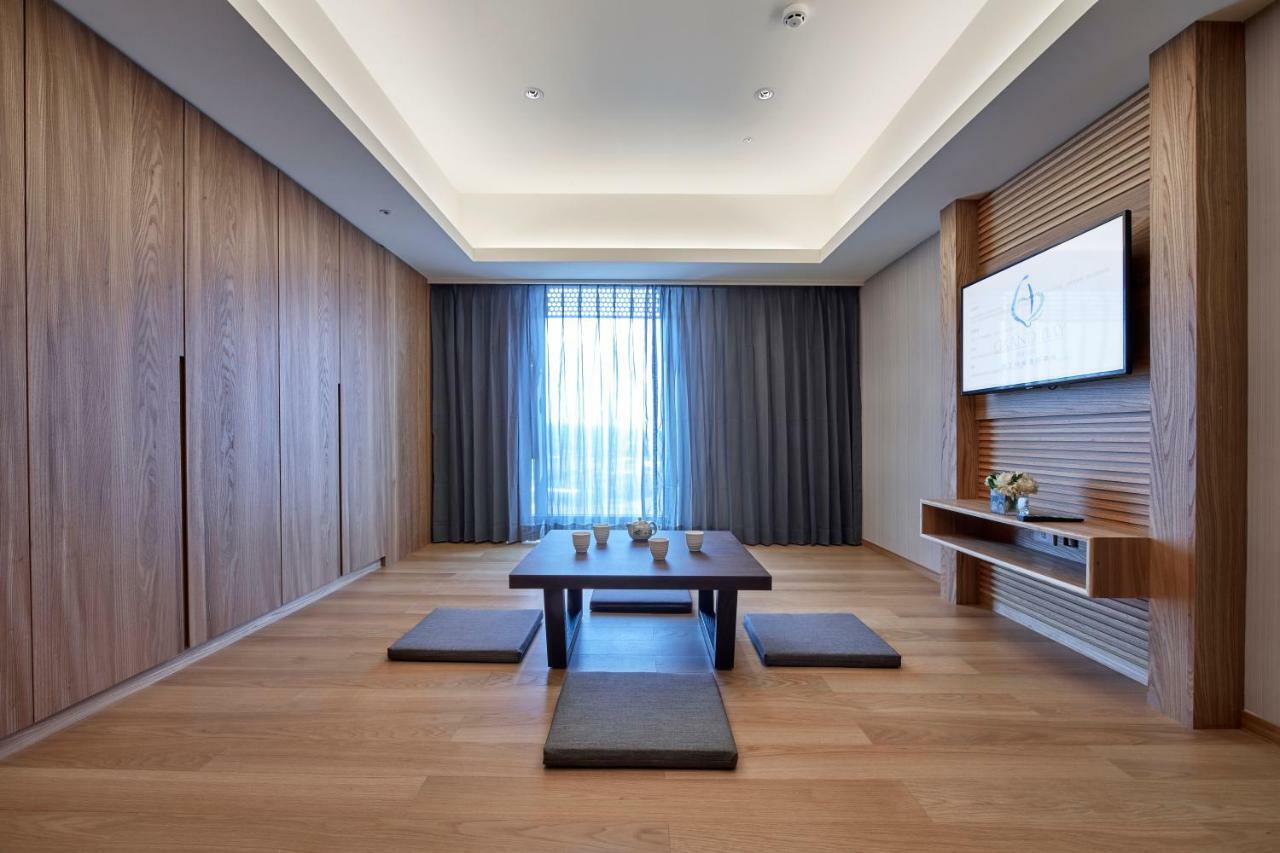 Grand Bay Resort Hotel Хенгчун Номер фото A traditional Japanese room